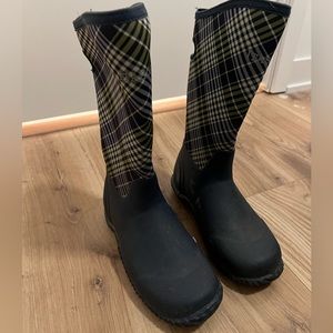 Blue rain boots size 6